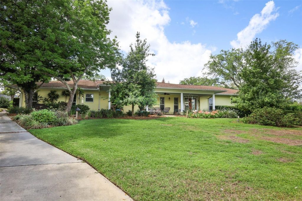 Photo of 102 Pineview Circle, Altamonte Springs, FL 32714 (MLS # O6394715)