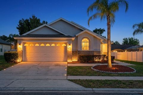 Photo of 15932 Robin Hill Loop, Clermont, FL 34714 (MLS # S5147635)