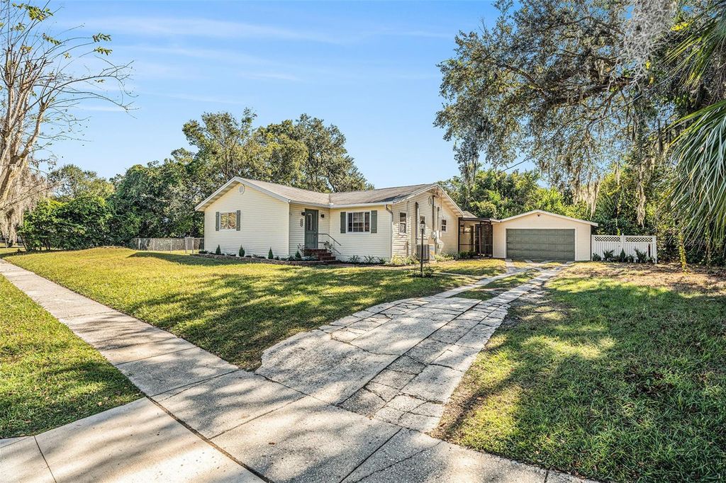 Photo of 403 E Carolina Avenue, Plant City, FL 33563 (MLS # TB8452207)