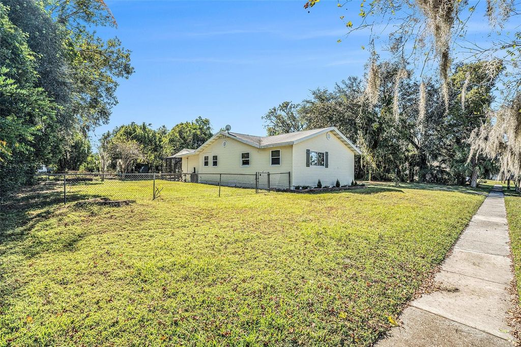 Photo of 403 E Carolina Avenue, Plant City, FL 33563 (MLS # TB8452207)