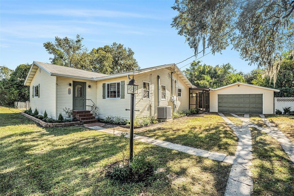 Photo of 403 E Carolina Avenue, Plant City, FL 33563 (MLS # TB8452207)