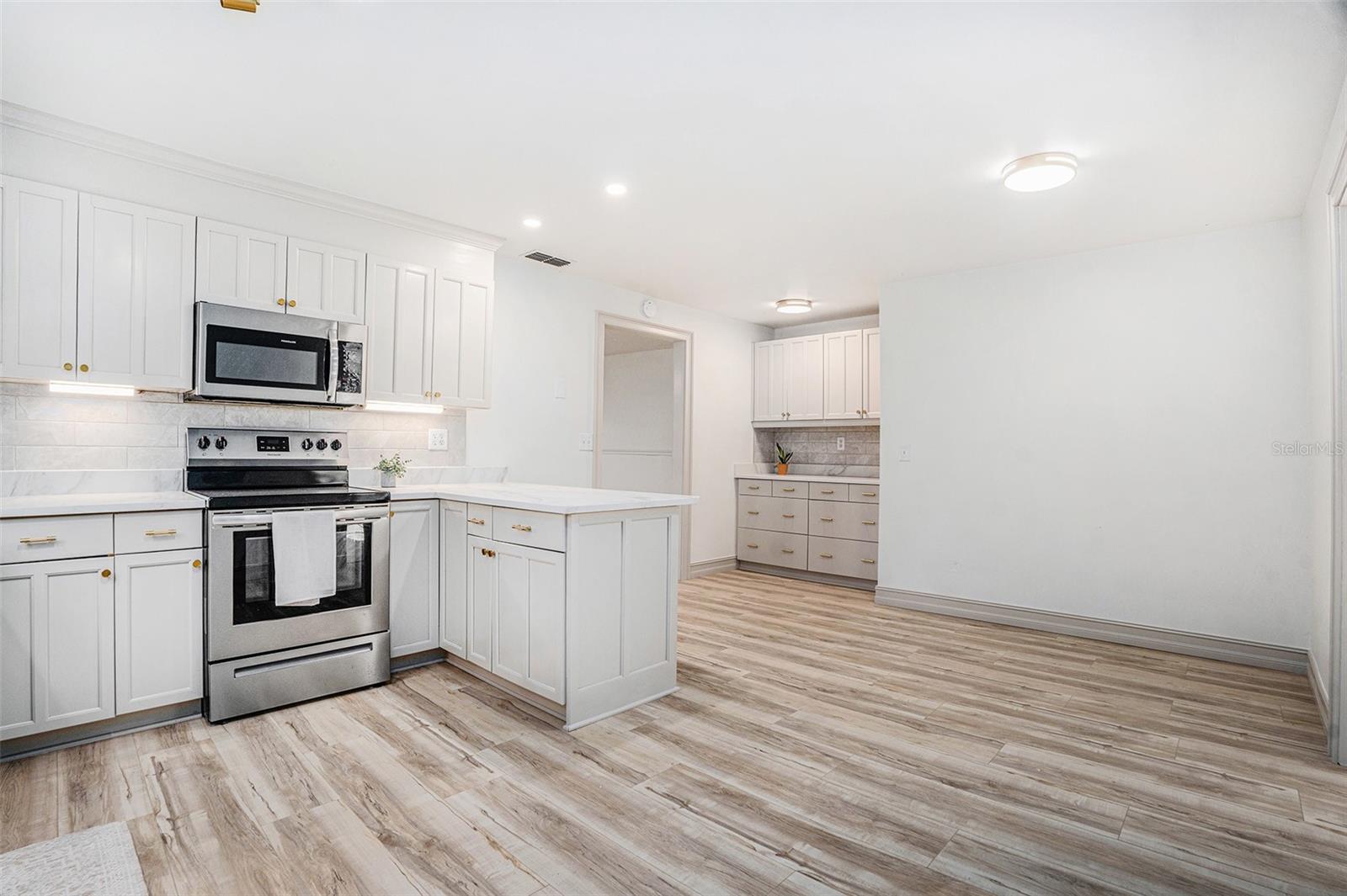 ROSELAND PARK - Residential