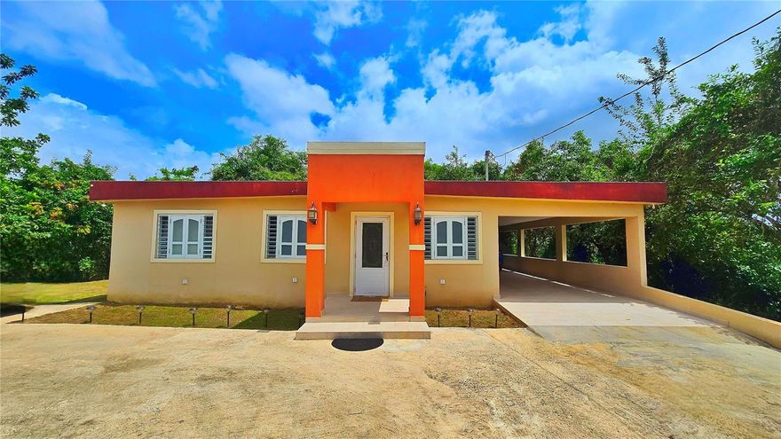 We present this beautiful property located at the top of a hill in the town of Toa Alta, P.R.
In this cozy property, you can enjoy nature and live in the tranquility of the countryside.
Located in the Río Lajas neighborhood, Toa Alta, P.R.
This residence consists of:
- 4 bedrooms
- 2 bathrooms
- 1,556 square feet (living area)
- Land area of 9,508.2954 sq m, equivalent to 2.42 cuerdas
- A beautiful kitchen, living room, dining room, and laundry room.
- Includes 4 air conditioners
- It has a large patio for future development and the enjoyment of you and your family.
On this property, you can enjoy beautiful sunsets and enjoy a peaceful and tranquil quality of life.
Listening to and perceiving the flora and fauna that this beautiful place offers.
Likewise, if you are an investor, you could consider acquiring this property for short-term rentals or vacation rentals. This is your chance, and you can't pass it up.