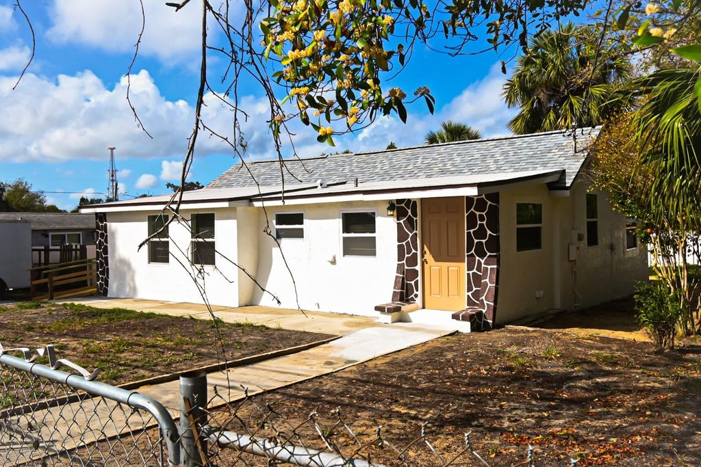 Photo of 426 S Disston Avenue, Tarpon Springs, FL 34689 (MLS # TB8484298)