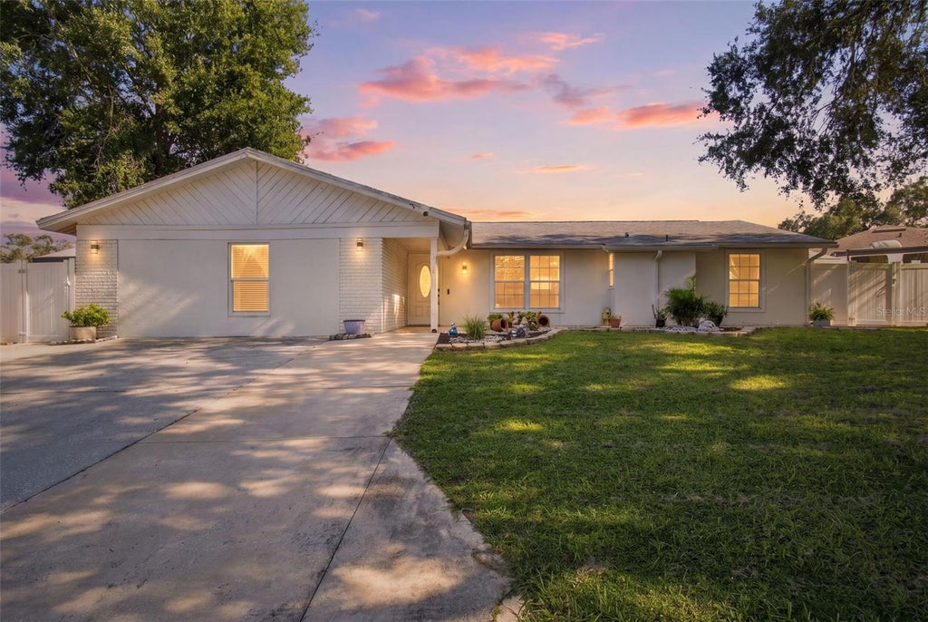 Photo of 1325 Oakcrest Drive, Brandon, FL 33510 (MLS # TB8553423)