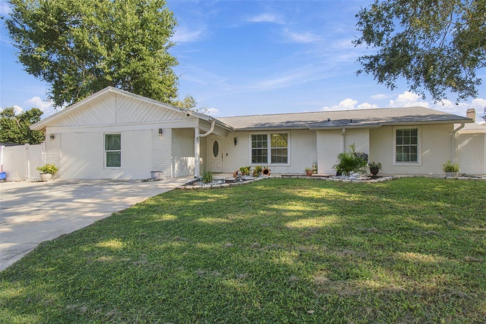 1325 OAKCREST DRIVE