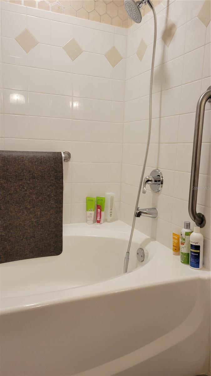 RENAISSANCE - Residential Lease