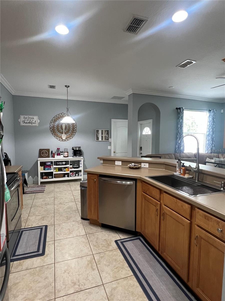 7132 FIVE OAKS DRIVE