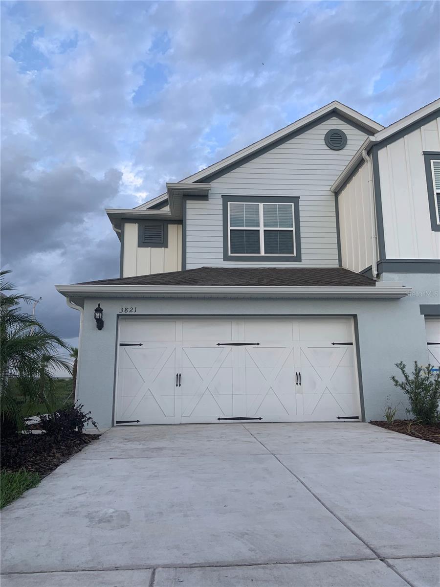 Large and spacious CORNER UNIT Townhome for rent located in Somerset Crossings neighborhood, Lake Nona Boulevard. INTERNET AND CABLE INCLUDES ON RENT! open space layout with 3 beds and 2 1/2 bathrooms. The kitchen boasts stainless steel appliances, granite countertops, and 42" cabinets. The second level has the owner’s suite with vaulted ceilings, walk-in closet, dual sink granite vanity and glass-enclosed shower. There are 2 additional bedrooms and a full bath in the second level. Community amenities include a playground, park and pool with cabana. Somerset Crossings is conveniently located walking distance from Publix Creekside Shopping Center, Lake Nona Town Center, Medical City, and the Orlando International Airport.