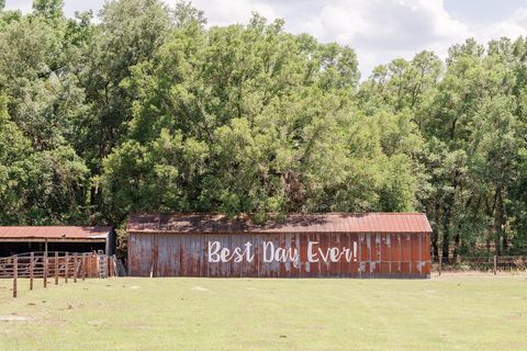 A home in EUSTIS