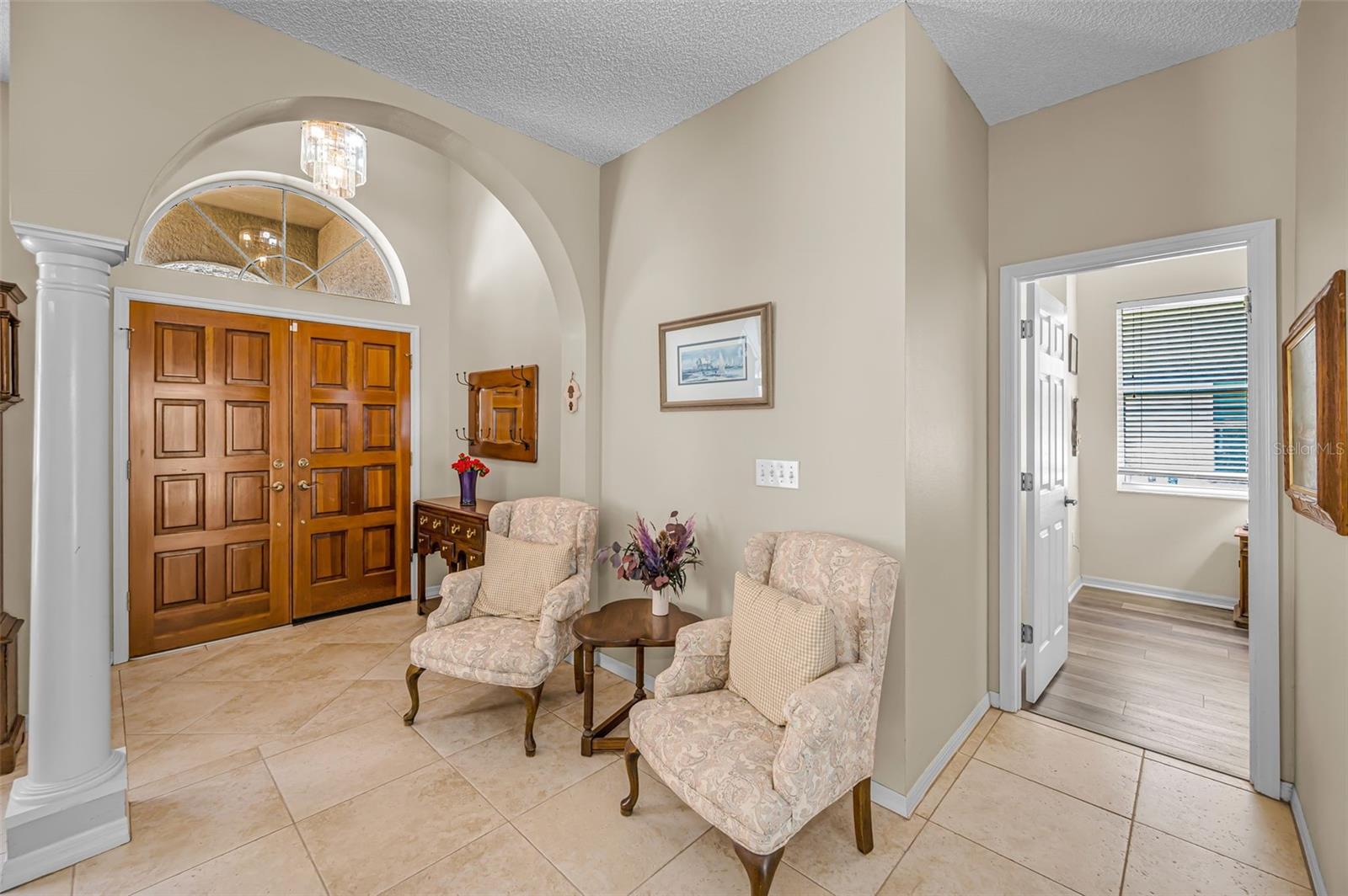 2272 WARWICK DRIVE