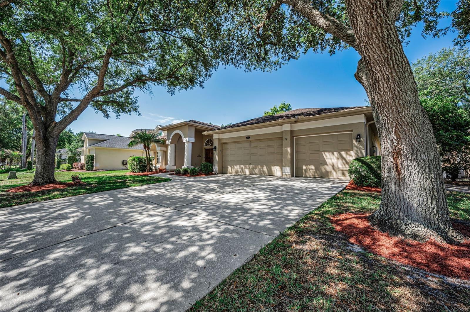 2272 WARWICK DRIVE