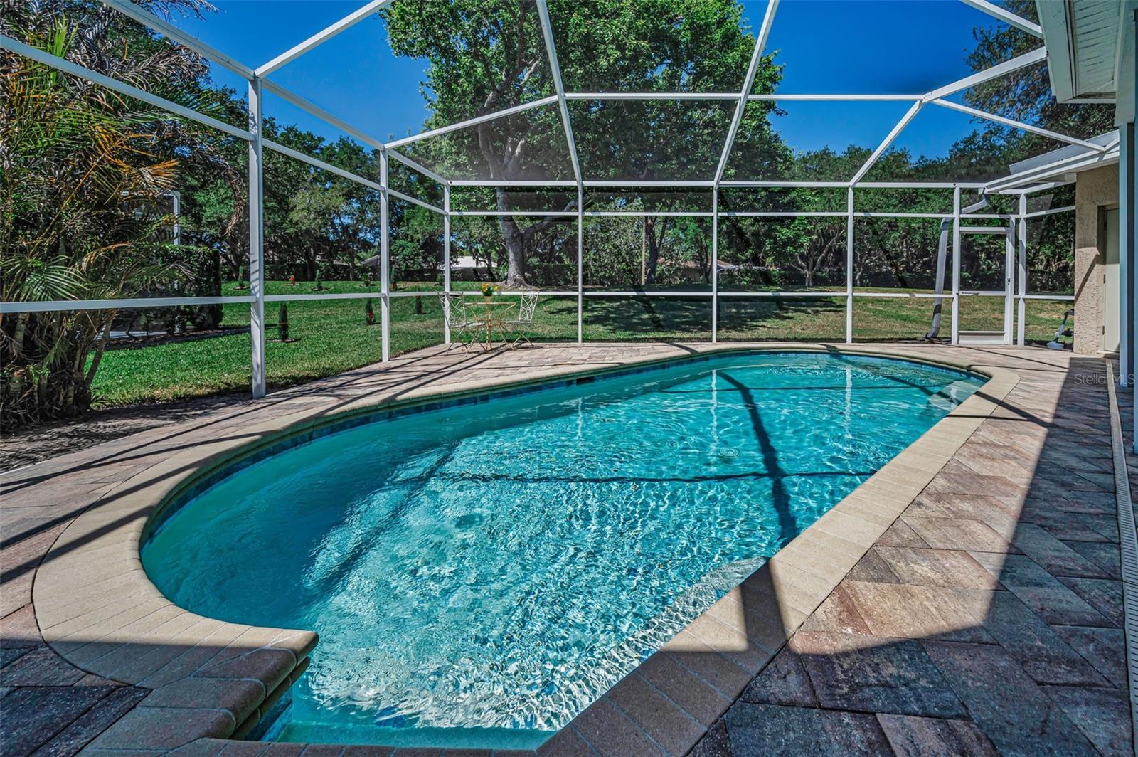 2272 WARWICK DRIVE