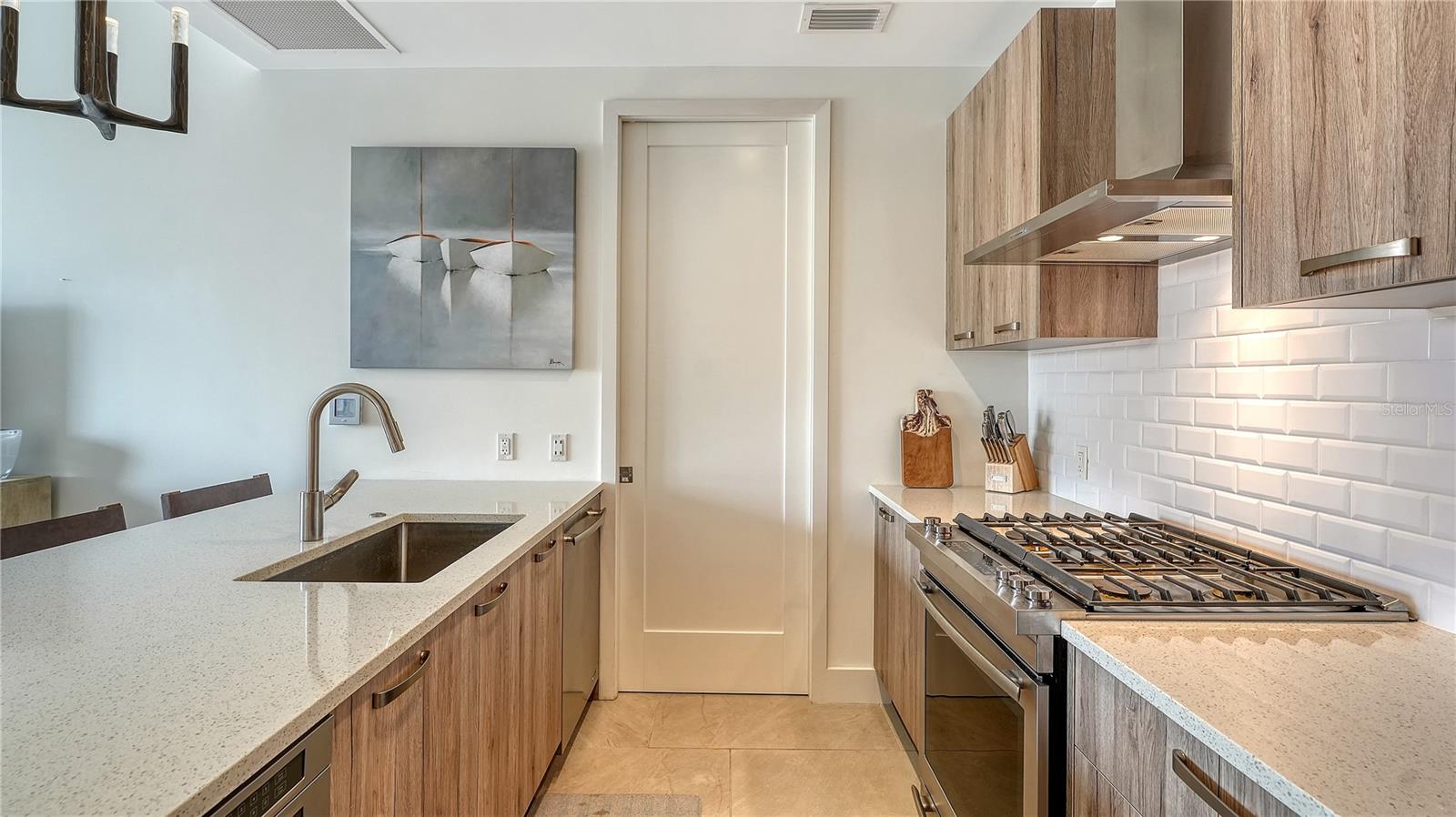 ORANGE CLUB CONDOS - Residential