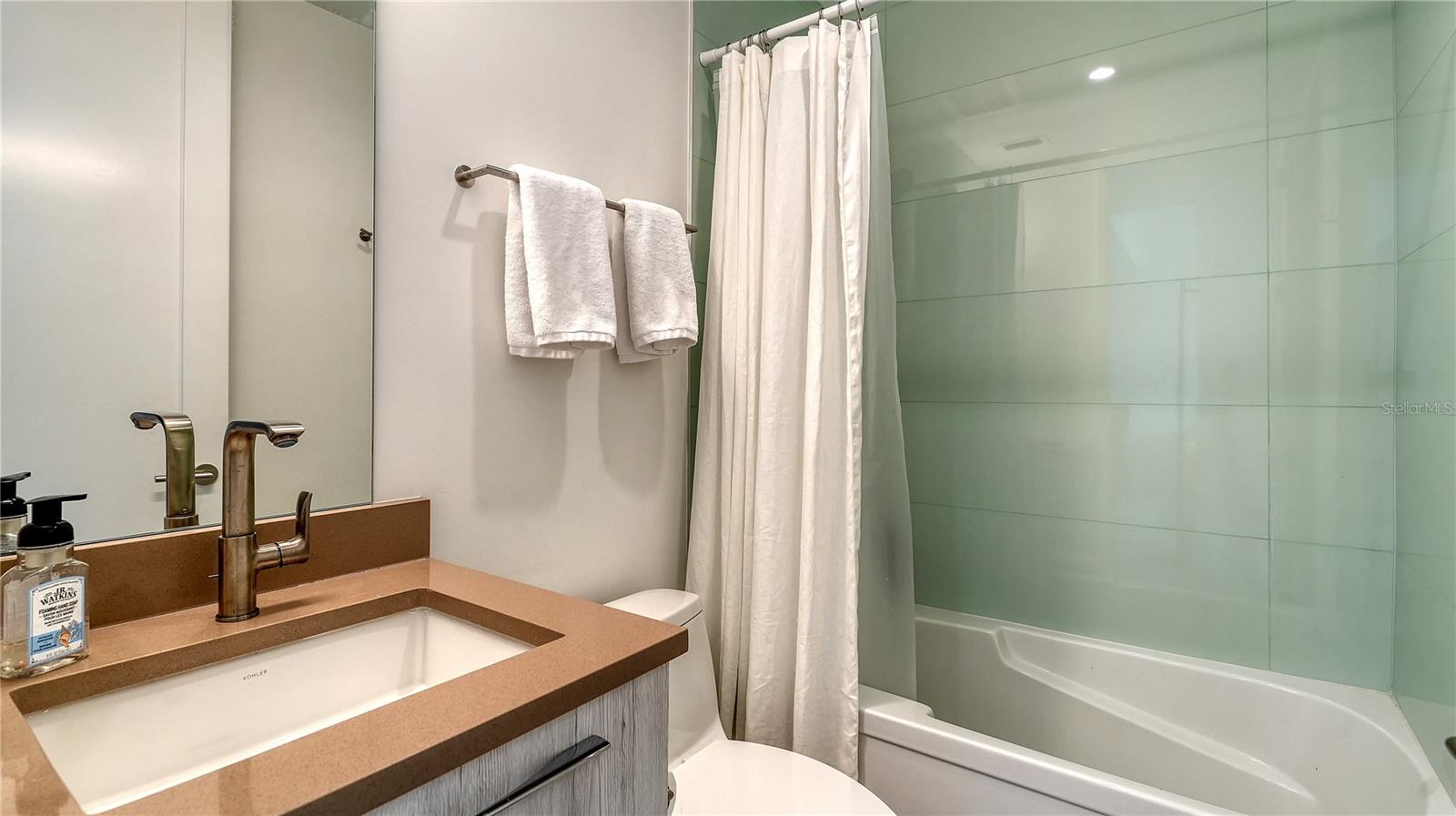 ORANGE CLUB CONDOS - Residential