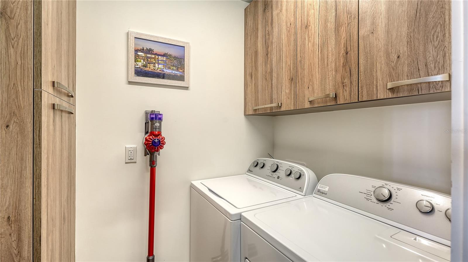 ORANGE CLUB CONDOS - Residential