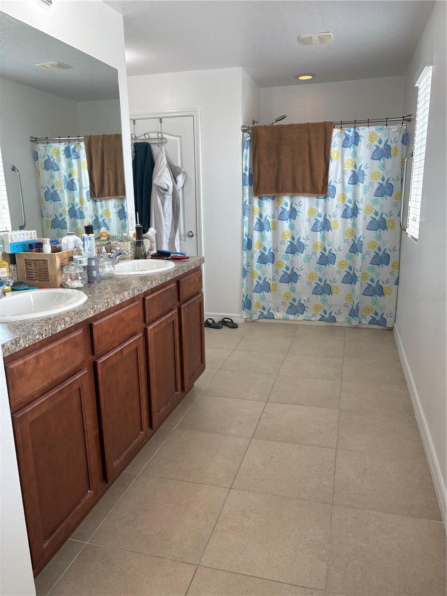 LAKESIDE LANDINGS PH 01 - Residential