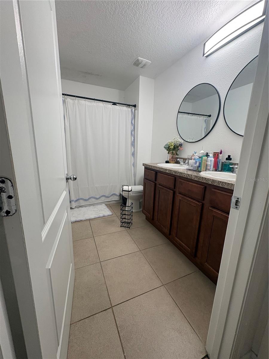 LAKESIDE LANDINGS PH 01 - Residential