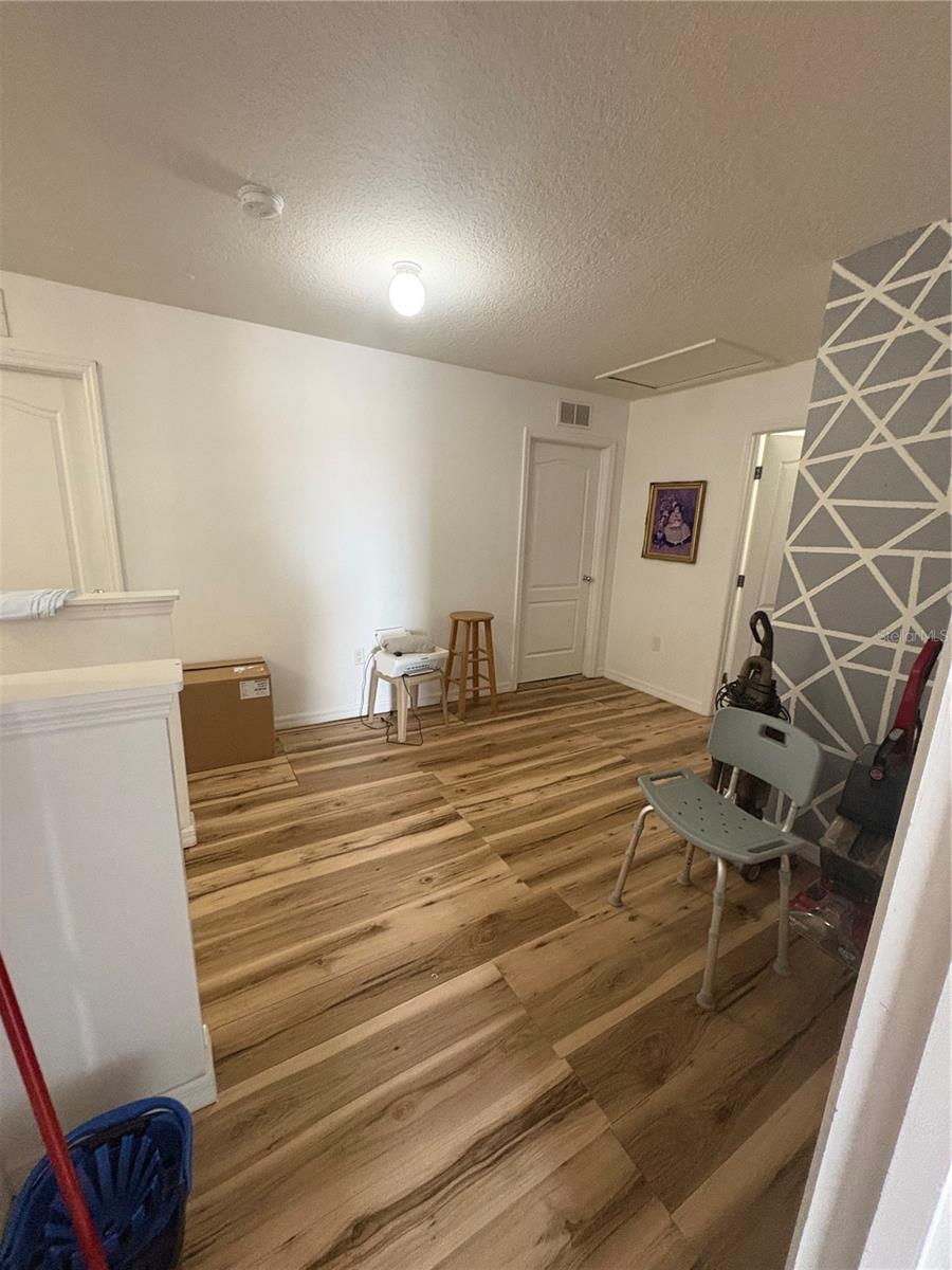 LAKESIDE LANDINGS PH 01 - Residential