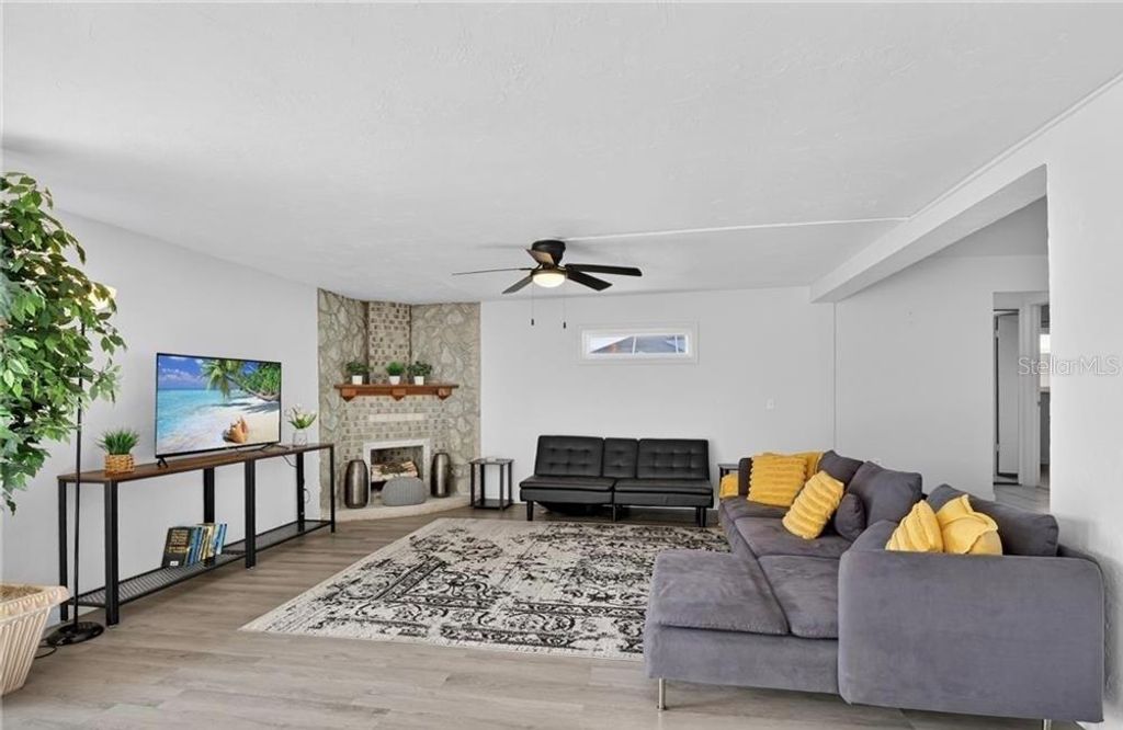 Photo of 918 SE 35th Street, Cape Coral, FL 33904 (MLS # C7525879)