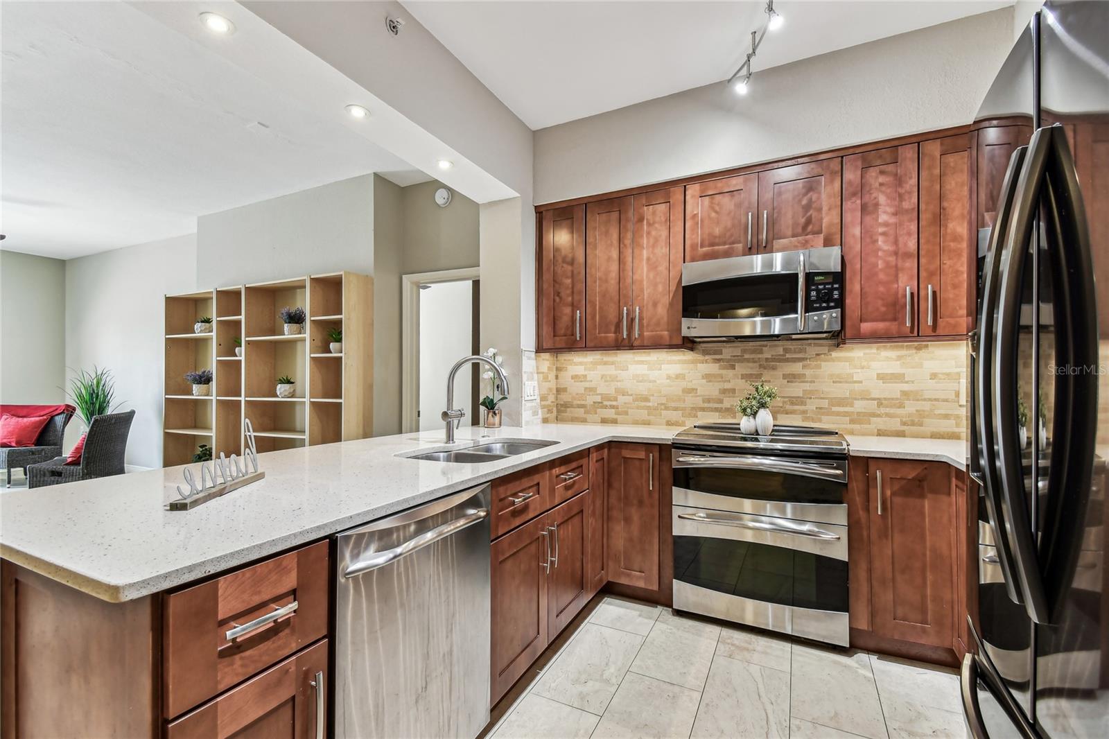 100 4TH AVENUE S 220