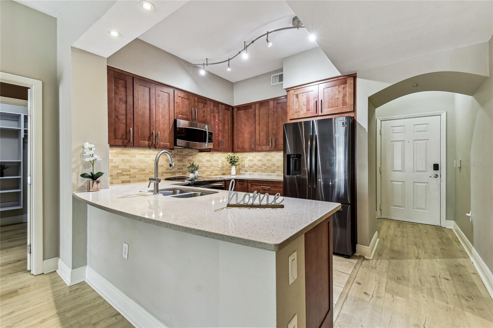 100 4TH AVENUE S 220