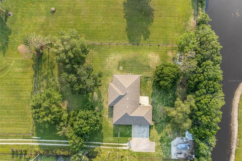 A home in LAKELAND