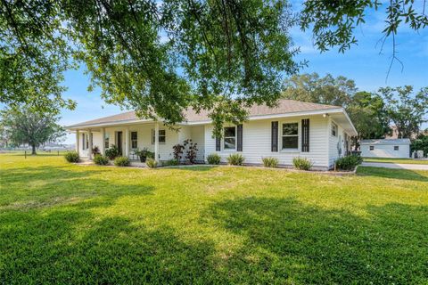 A home in LAKELAND