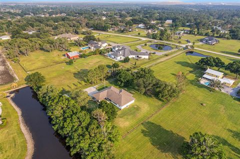 A home in LAKELAND