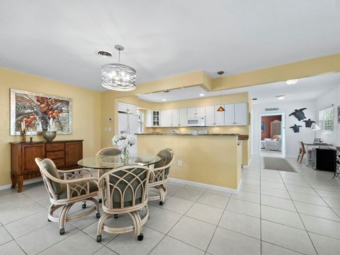 A home in LONGBOAT KEY