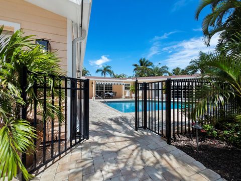 A home in LONGBOAT KEY