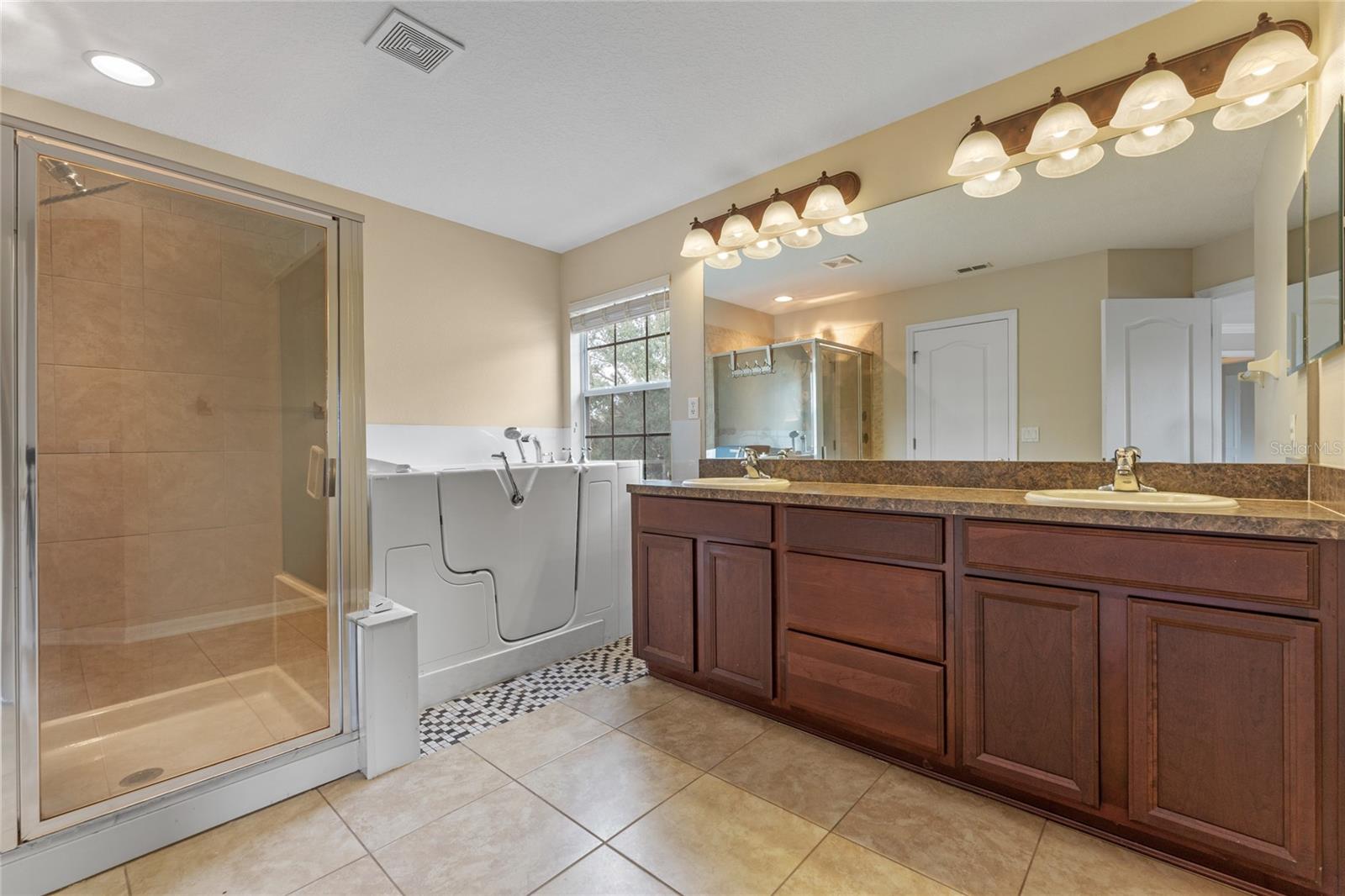 CLIFTON PARK - Residential