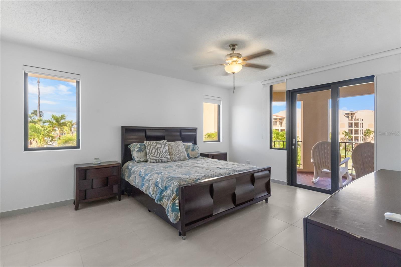 CRESCENT BEACH - Residential