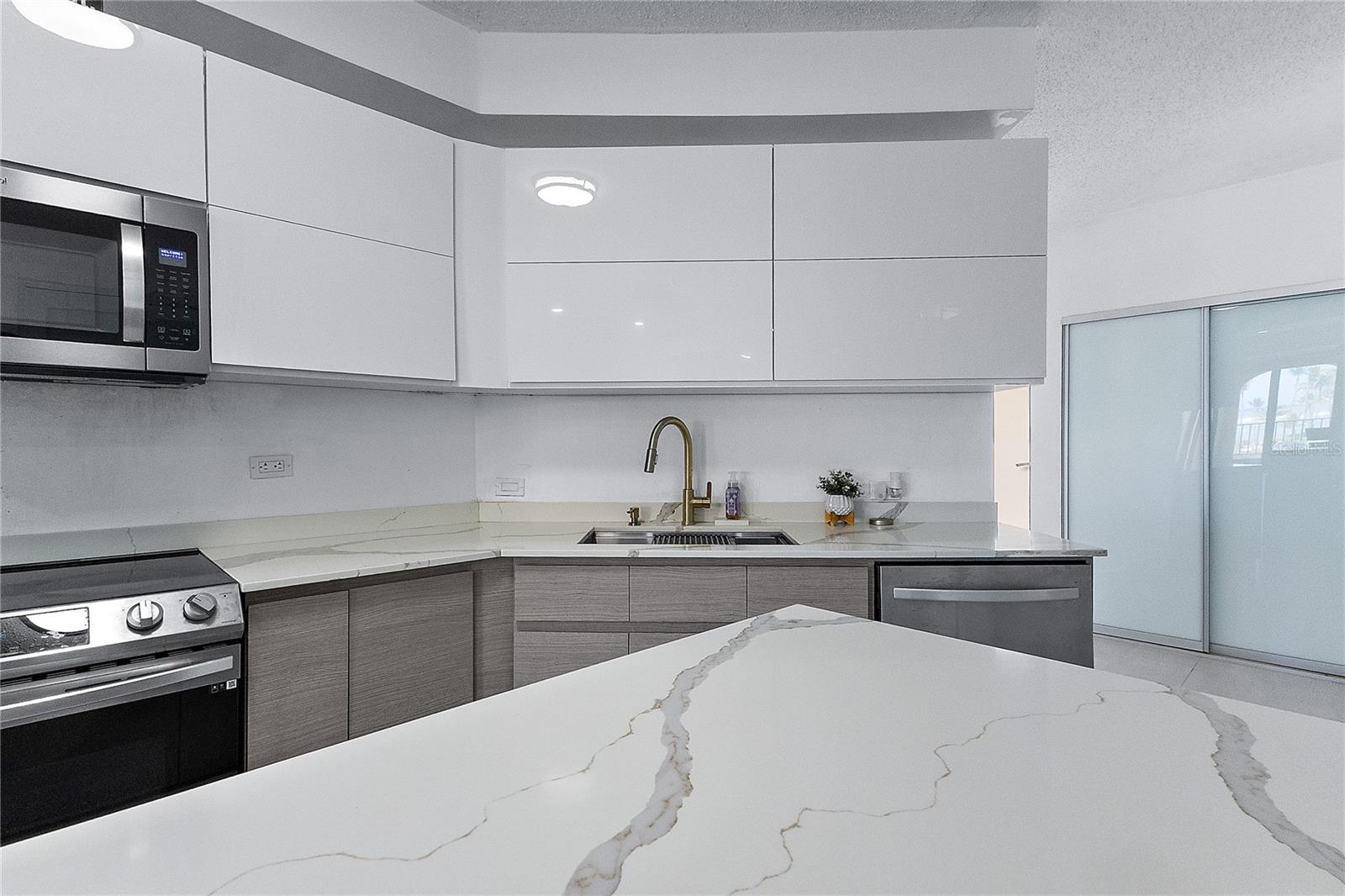 CRESCENT BEACH - Residential