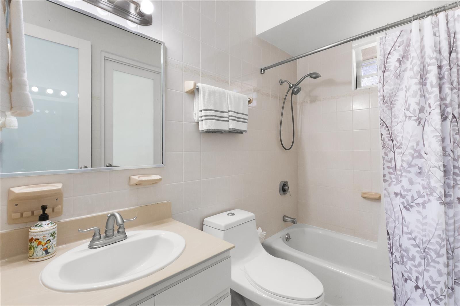 CRESCENT BEACH - Residential