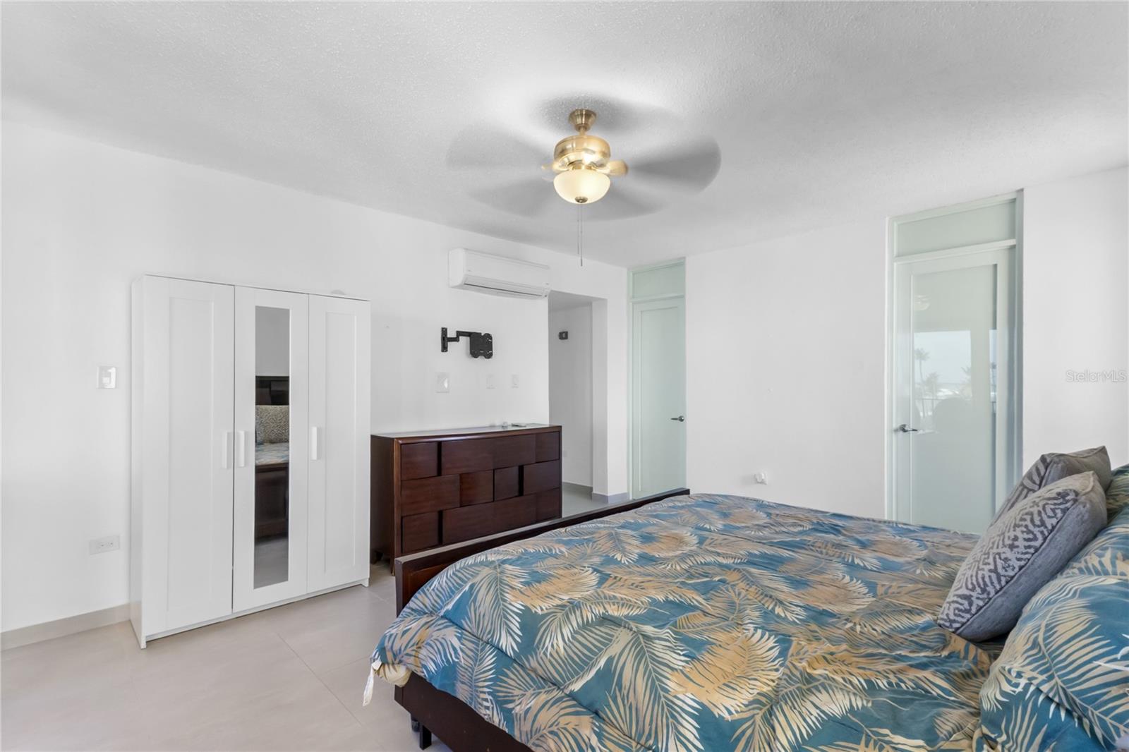 CRESCENT BEACH - Residential