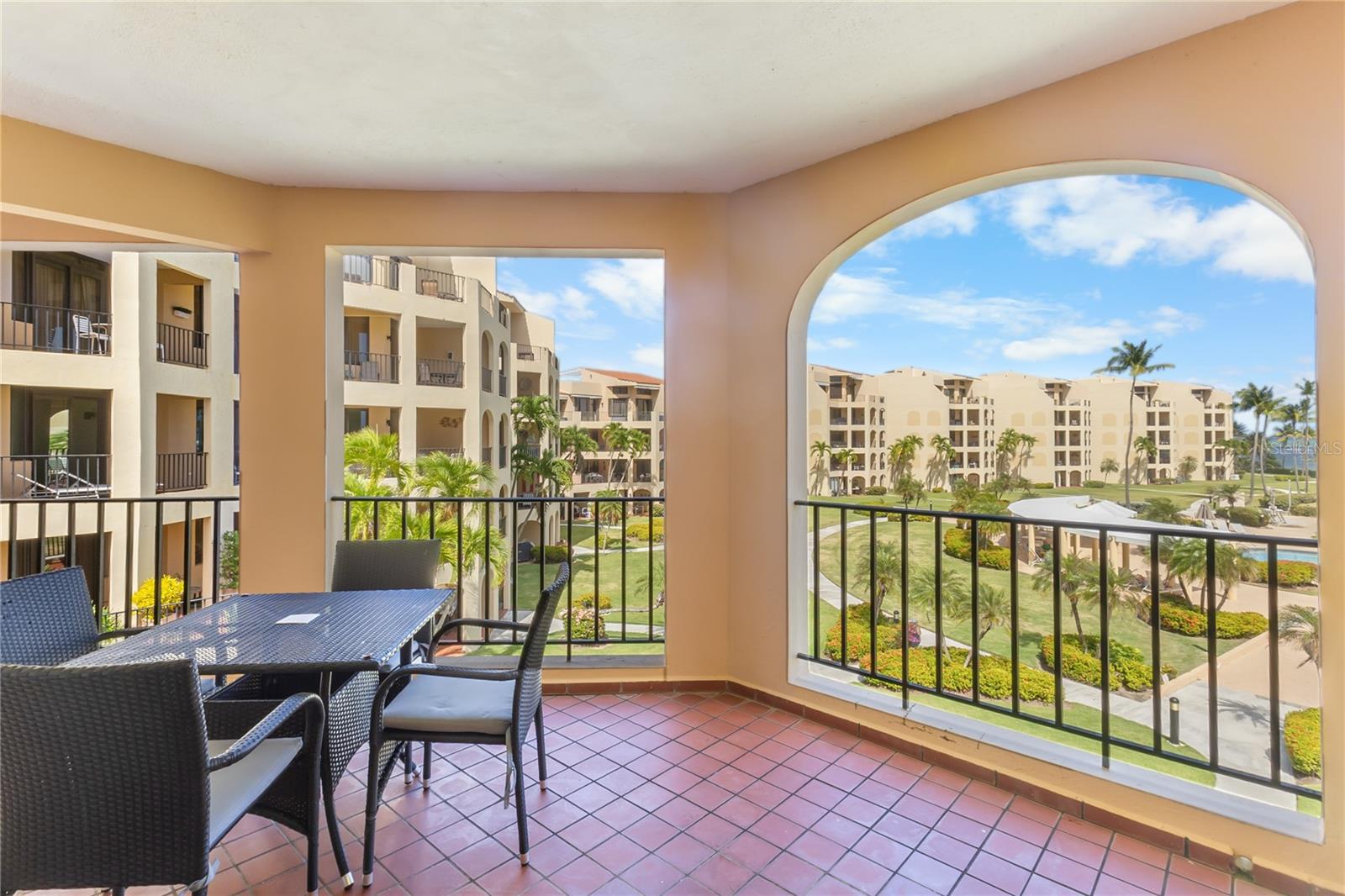 CRESCENT BEACH - Residential