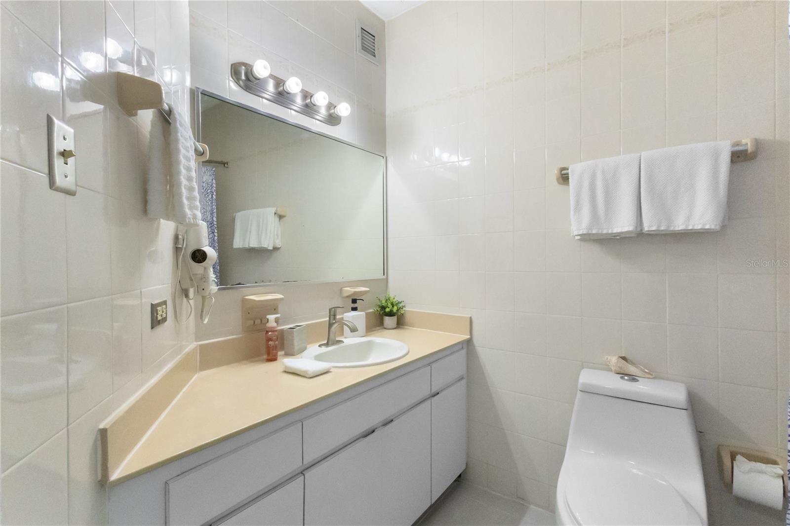 CRESCENT BEACH - Residential