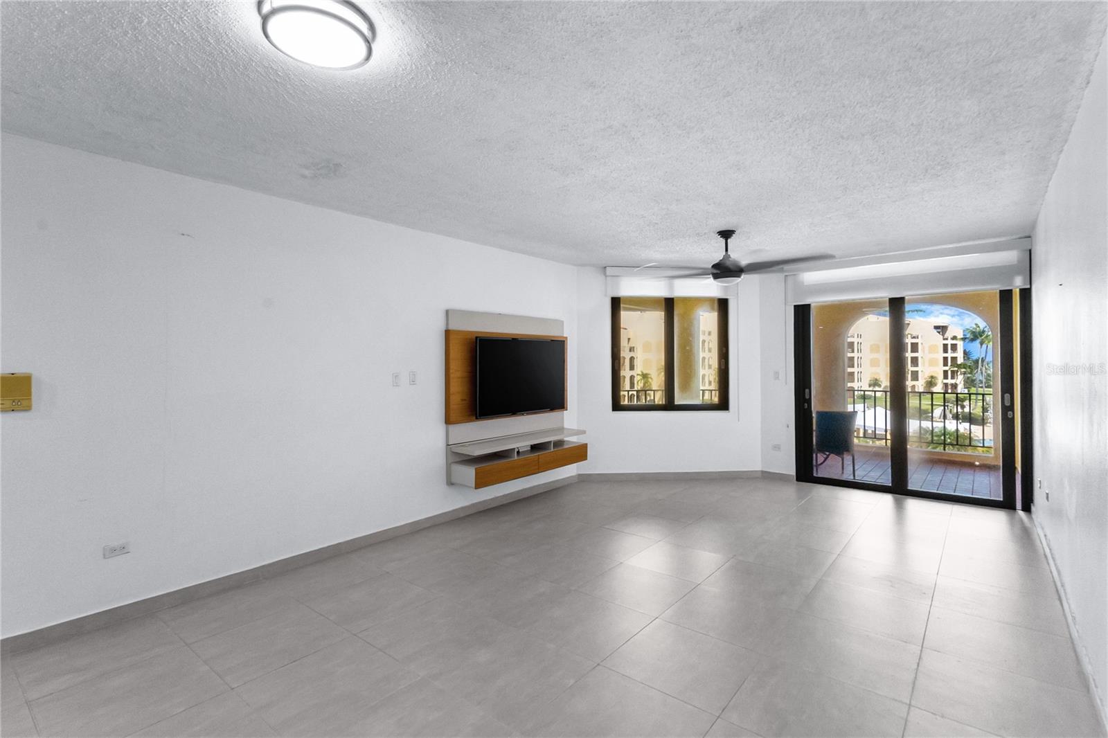 CRESCENT BEACH - Residential