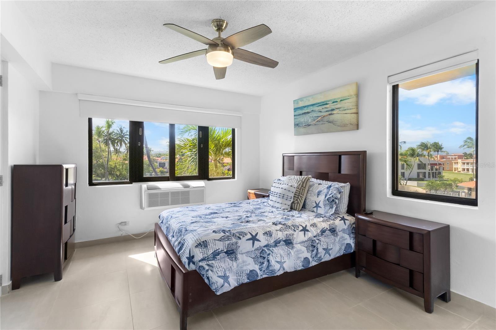 CRESCENT BEACH - Residential