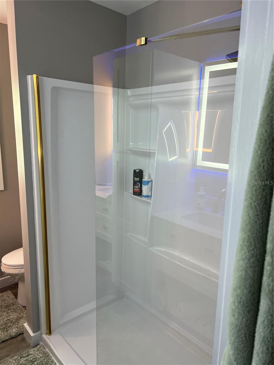 SHADY OAKS - Residential