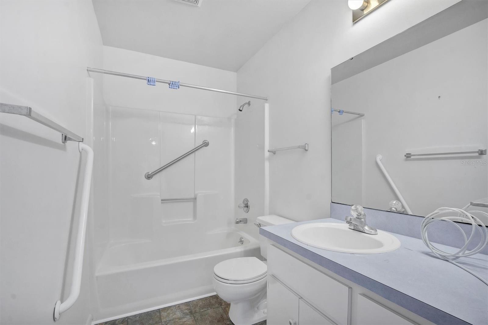 COLONNADES PH 01 - Residential