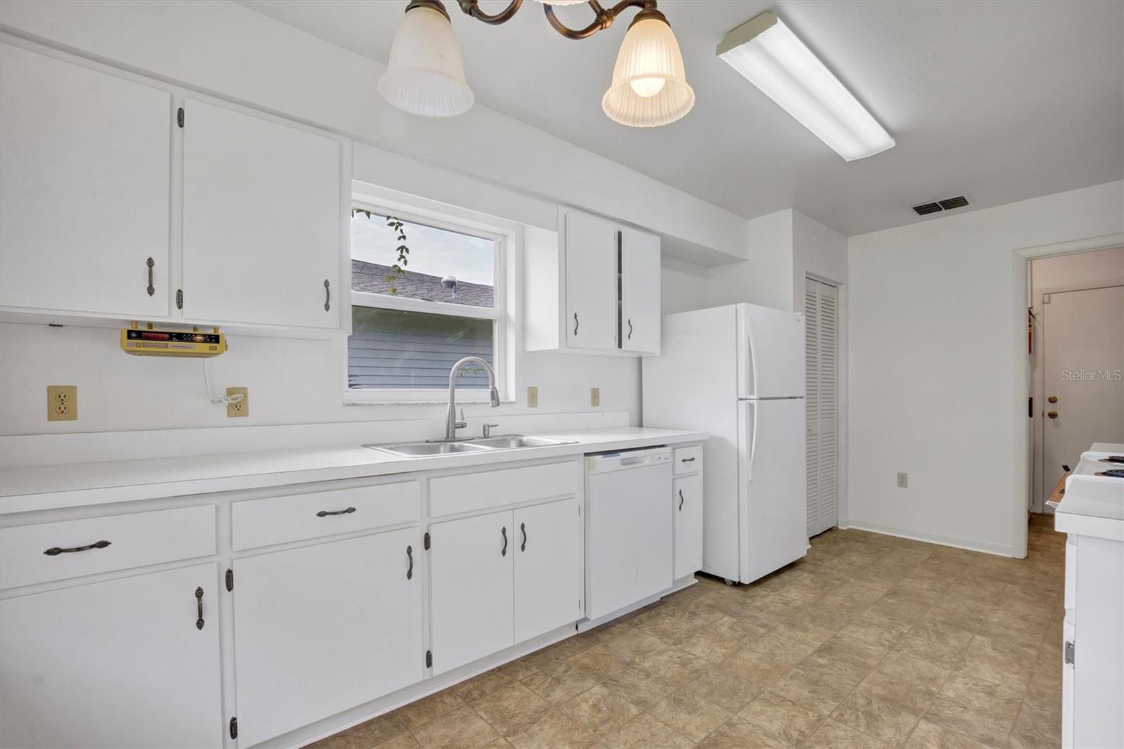 COLONNADES PH 01 - Residential