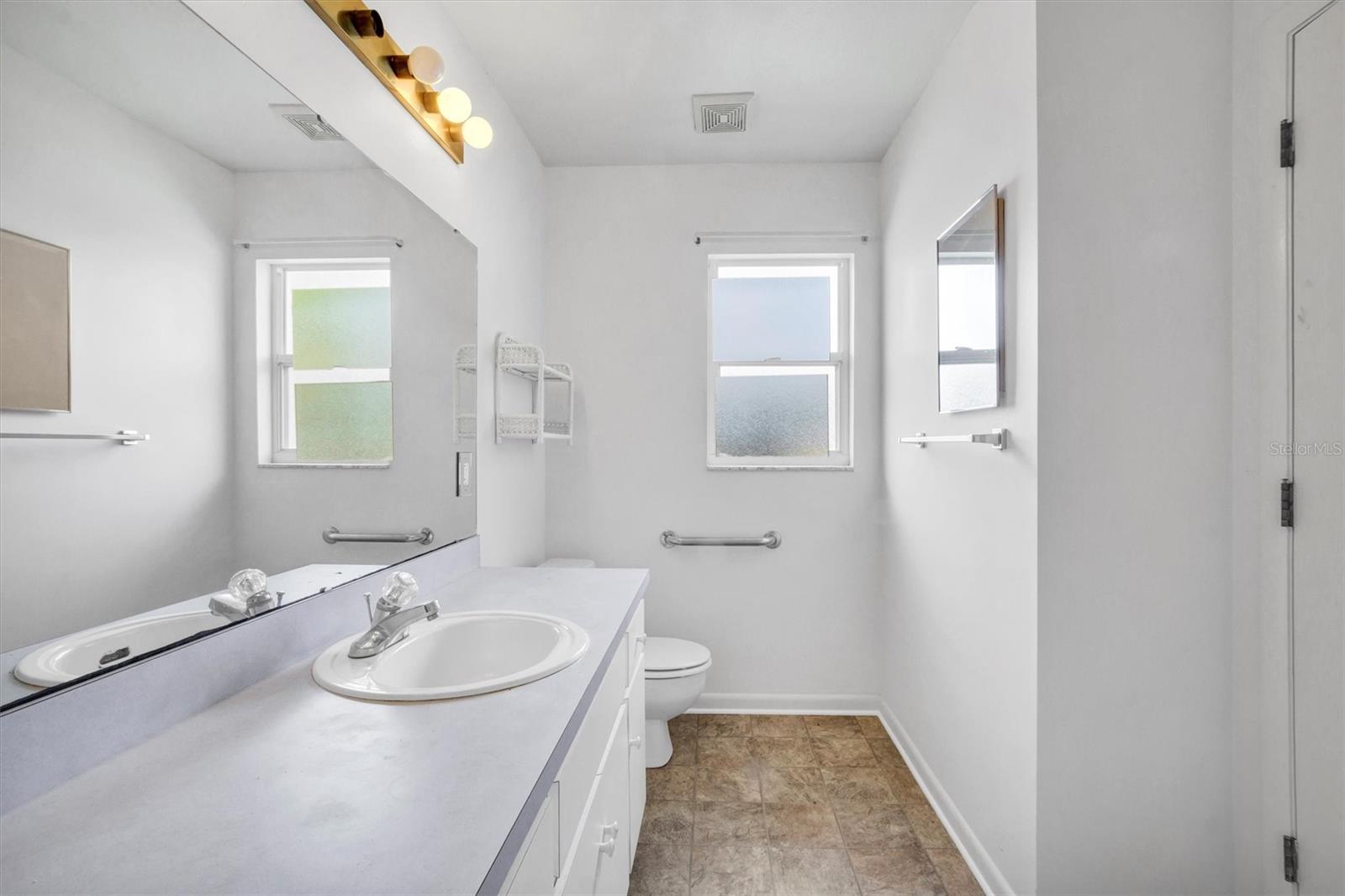 COLONNADES PH 01 - Residential