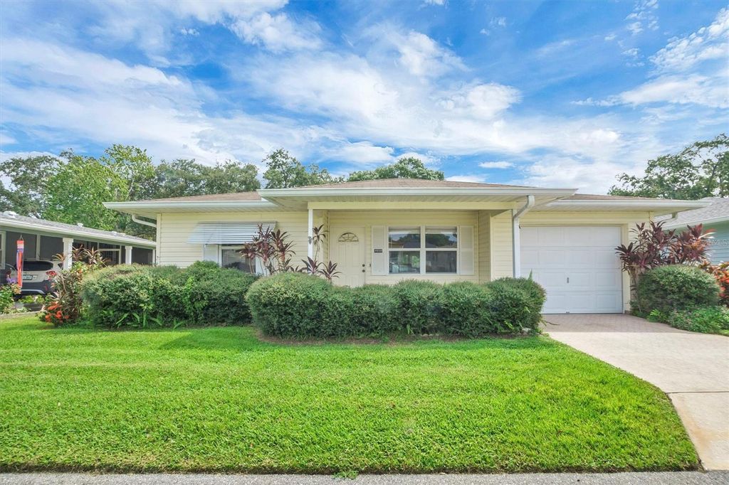 Photo of 4938 Colonnades Circle E, Lakeland, FL 33811 (MLS # L4958620)