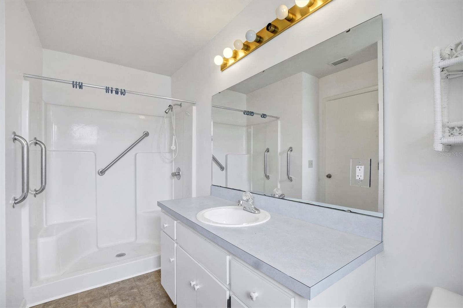 COLONNADES PH 01 - Residential