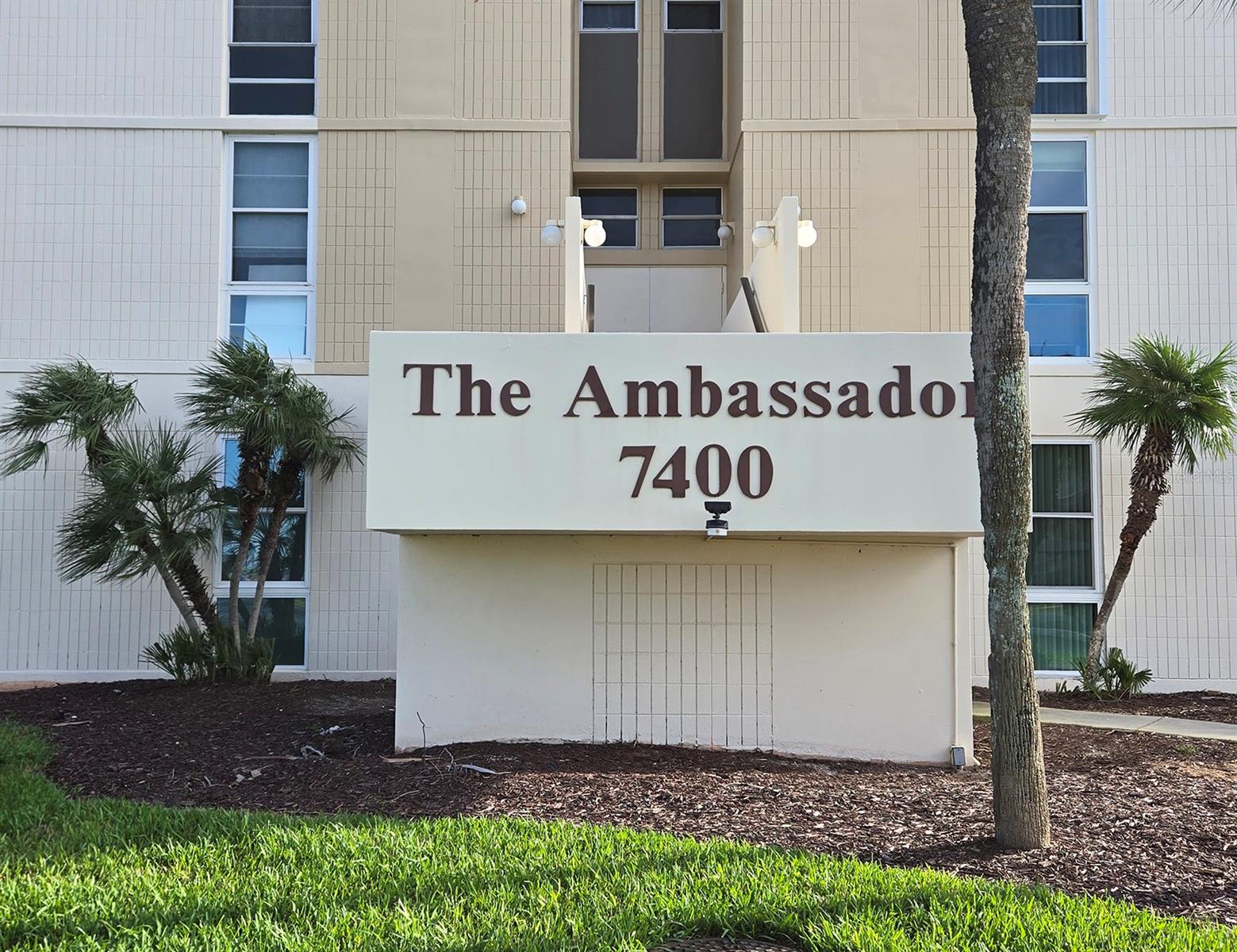 7400 SUN ISLAND DRIVE S 111