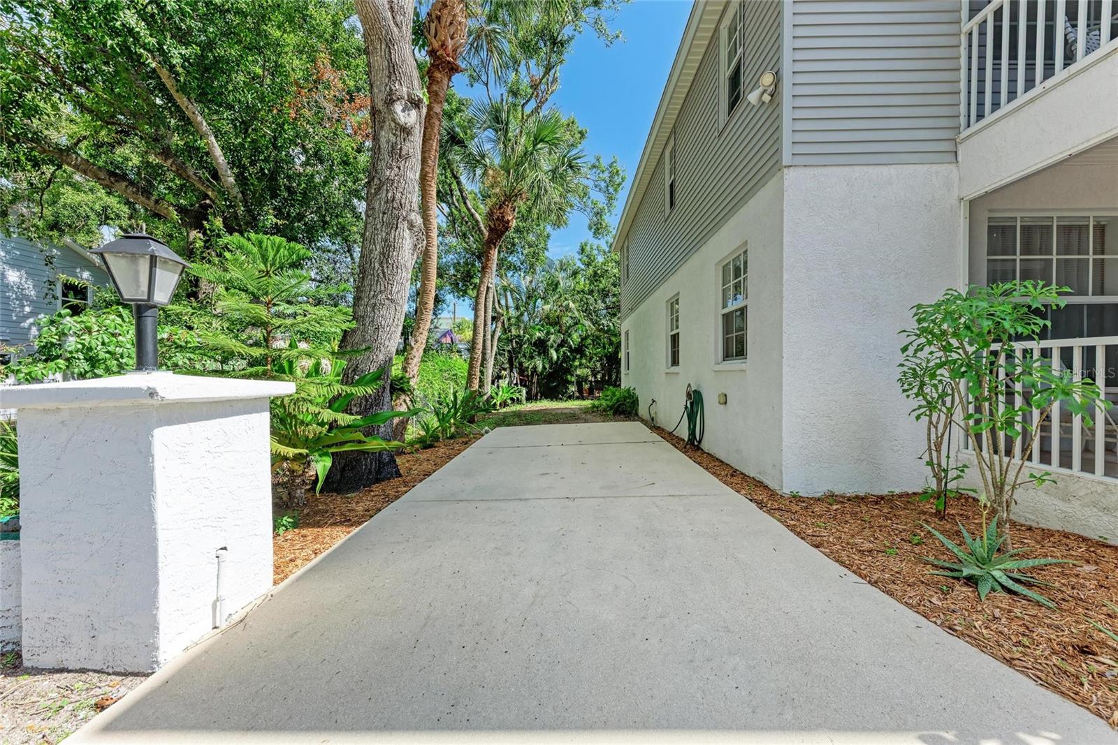 516 HOWARD COURT
