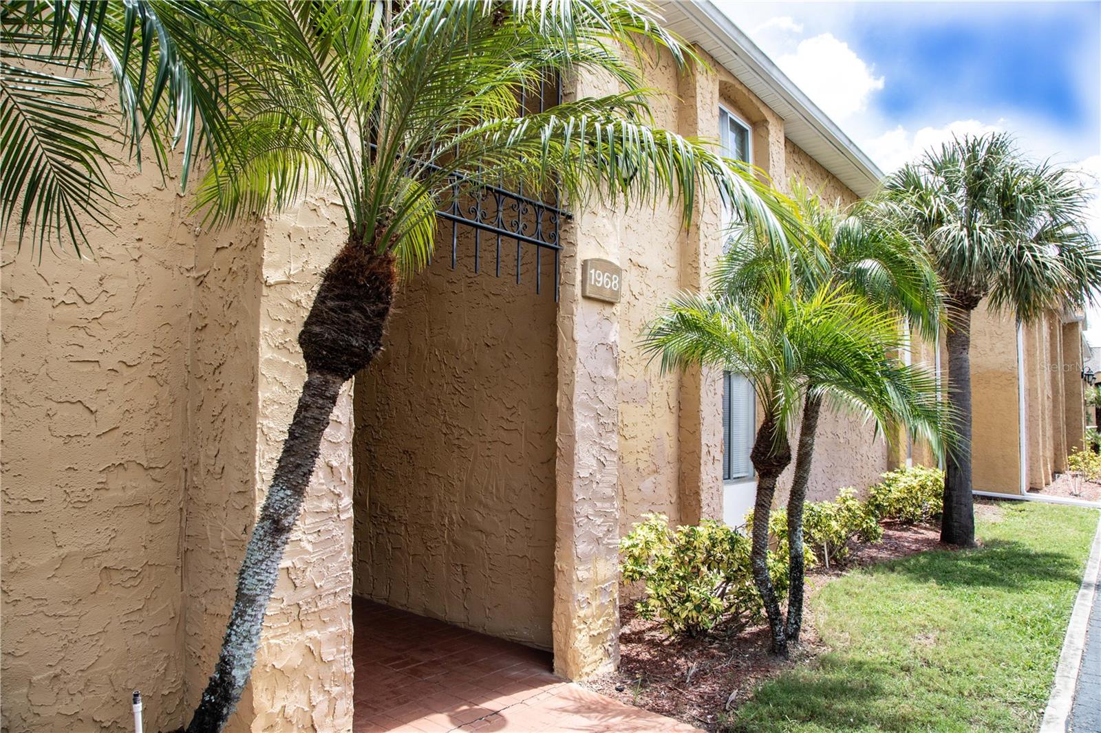 Newly remodeled, Close to downtown, golf courses, hospitals and the famous Yoders's restaurant. Fantastic for investors, snowbirds and year around families. Easy to access, quick turnaround for HOA Approval.