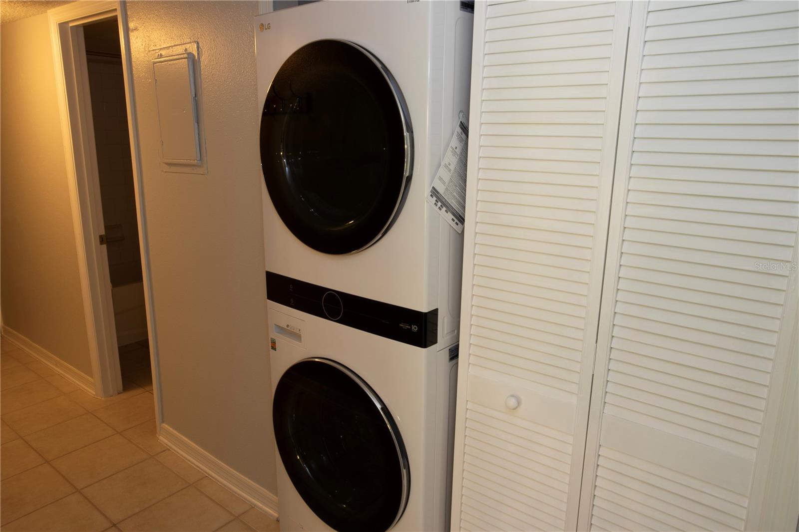 VISTAS ON BENEVA - Residential